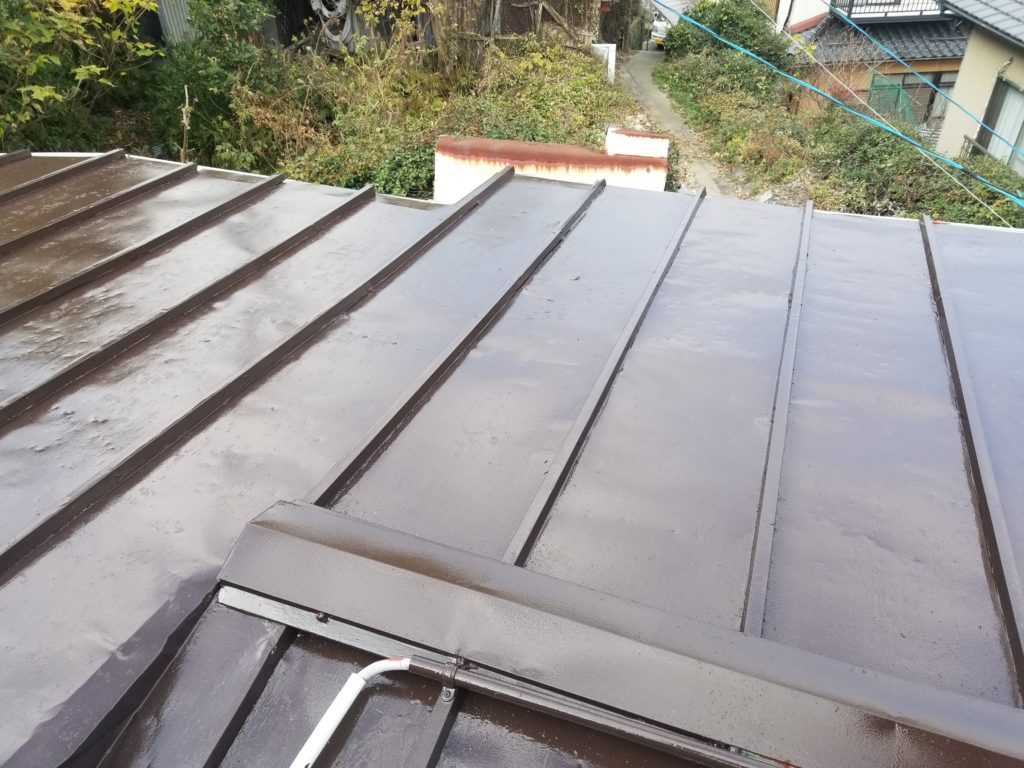 鉄板屋根の塗り替えリフォームの施工後